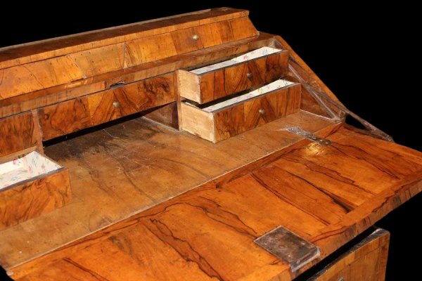 Ribalta italiana di metà 1700, stile Luigi XV, in legno di noce e radica di noce-photo-6
