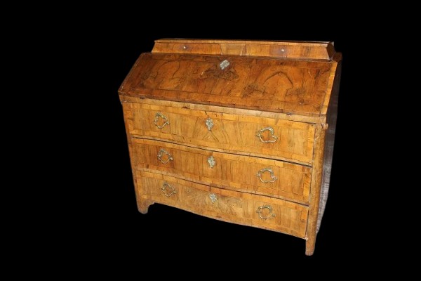 Ribalta italiana di metà 1700, stile Luigi XV, in legno di noce e radica di noce