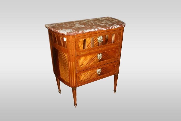 Comoncino francese della seconda metà del 1800, stile Luigi XV, in legno di bois de violette