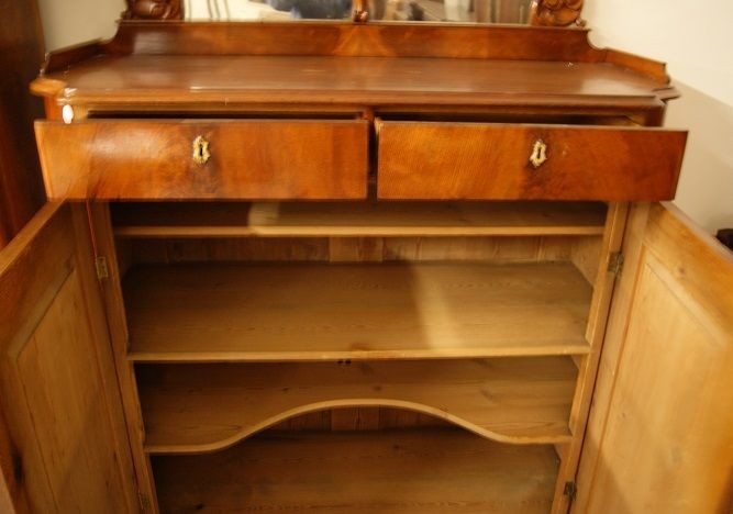 Credenza alta, Nord Europa della metà del 1800, stile Biedermeier in piuma di mogano-photo-1