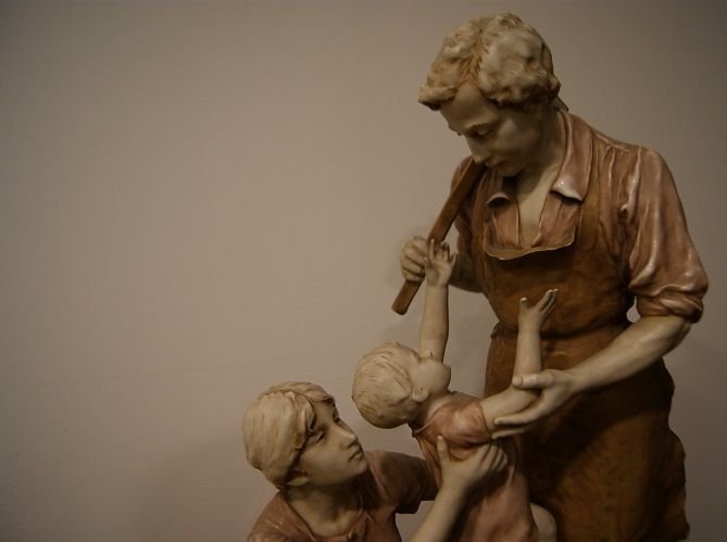 Scultura in porcellana biscuit di fine 1800 Royal manifattura Dux Bohemia intitolata Pax et Lab-photo-3