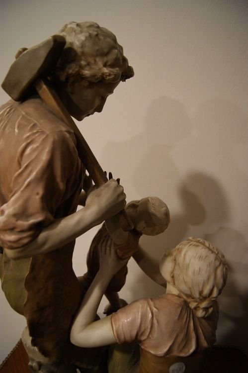 Scultura in porcellana biscuit di fine 1800 Royal manifattura Dux Bohemia intitolata Pax et Lab-photo-2
