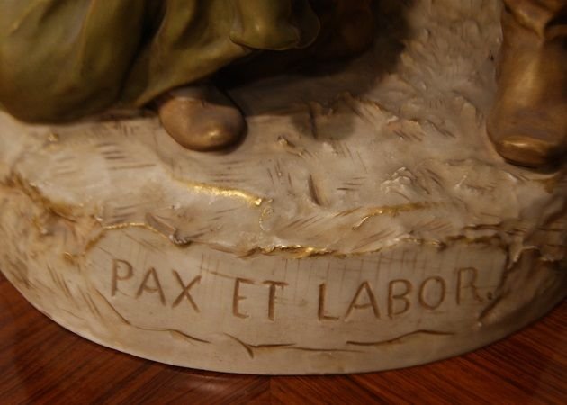 Scultura in porcellana biscuit di fine 1800 Royal manifattura Dux Bohemia intitolata Pax et Lab-photo-4