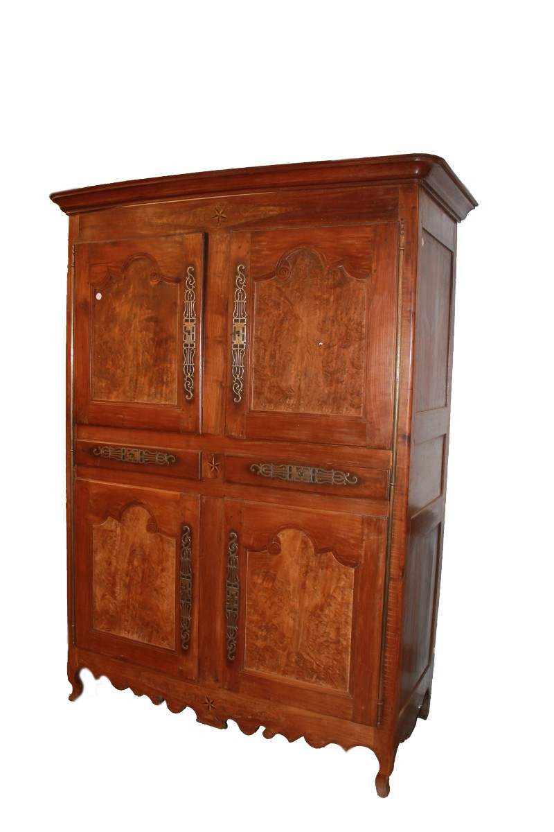 Grande stipo credenza dispensa francese di inizio 1800, stile Provenzale, in legno di ciliegio 