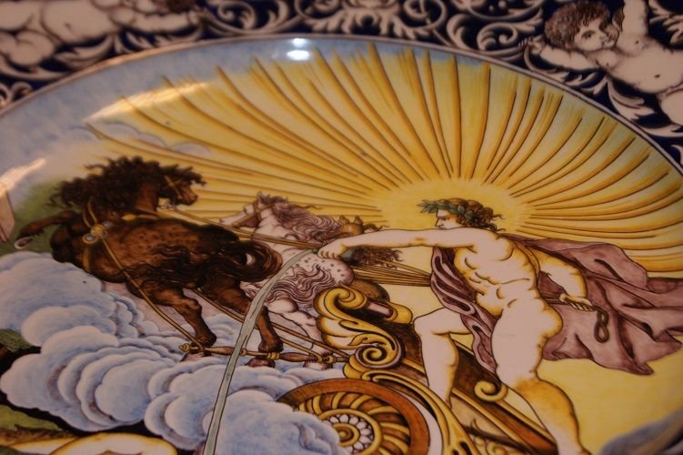 Bellissimo piatto francese di fine 1800 in ceramica riccamente decorata con scena-photo-2