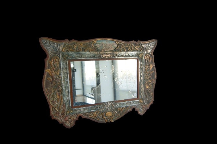 Bellissima specchiera francese del 1900 in pelle riccamente decorata e dipinta