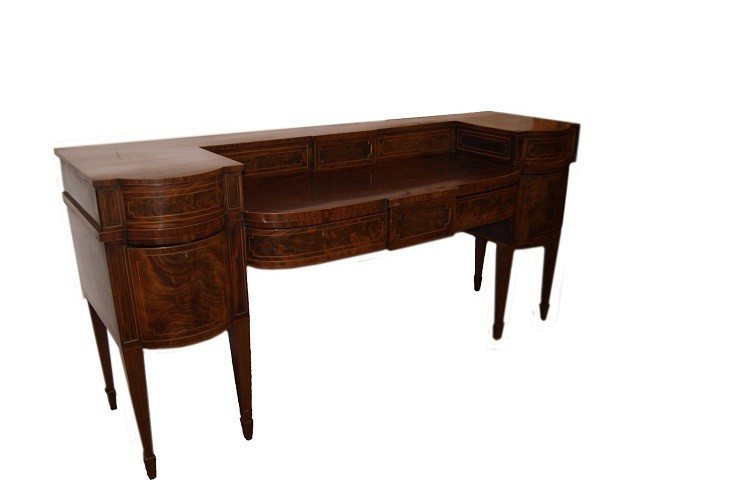 Bellissima grande credenza sideboard inglese di metà 1800, stile Vittoriano, in legno di mogano