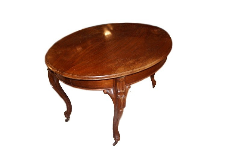 Bellissimo tavolo ovale allungabile Nord Europa di metà 1800, stile Biedermeier, in mogano