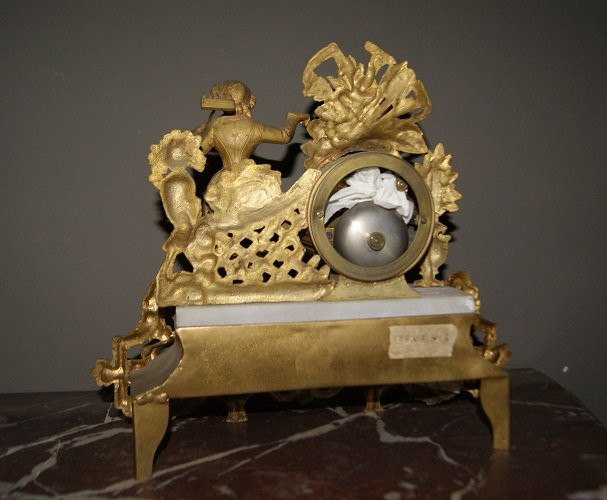 Orologio da tavolo francese della seconda metà del 1800 in metallo dorato e piano in marmo,-photo-2