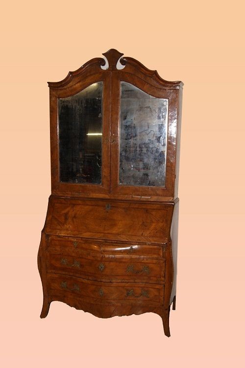 Trumeau italiano di inizio 1700, stile Luigi XV, in legno di noce