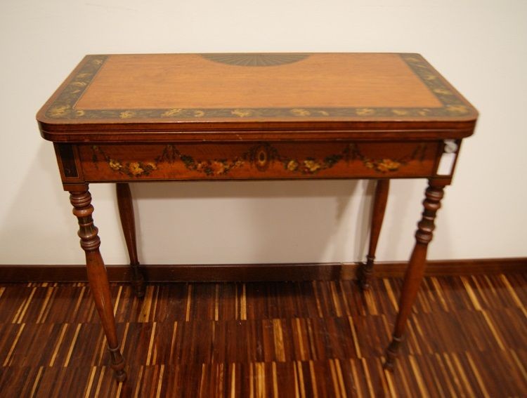 Tavolino da gioco inglese della prima metà del 1800 stile Sheraton, in legno Satinwood