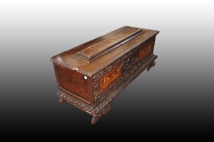 Stupenda cassapanca italiana di inizio 1600, stile Rinascimento, in legno di noce riccamente-photo-2