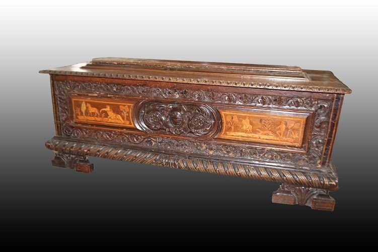 Stupenda cassapanca italiana di inizio 1600, stile Rinascimento, in legno di noce riccamente-photo-3