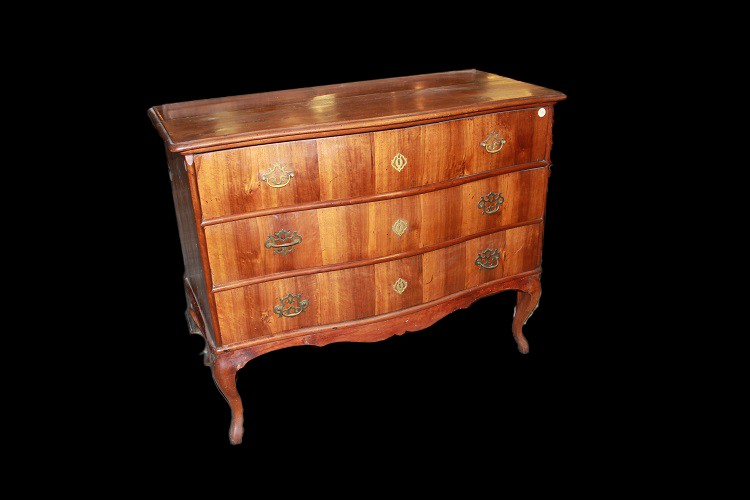 Comò italiano veneto di fine 1700, stile Luigi XV , in legno di noce