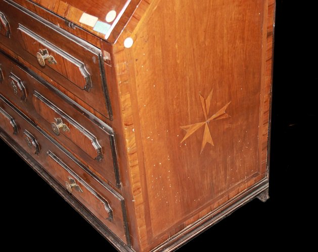 Ribalta italiana, del 1600 in legno di noce. Presenta motivi di intarsio sul piano-photo-4