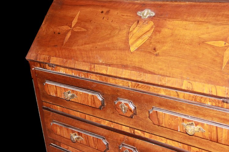 Ribalta italiana, del 1600 in legno di noce. Presenta motivi di intarsio sul piano-photo-4
