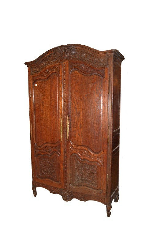 Bellissimo grande armadio francese della seconda metà del 1700