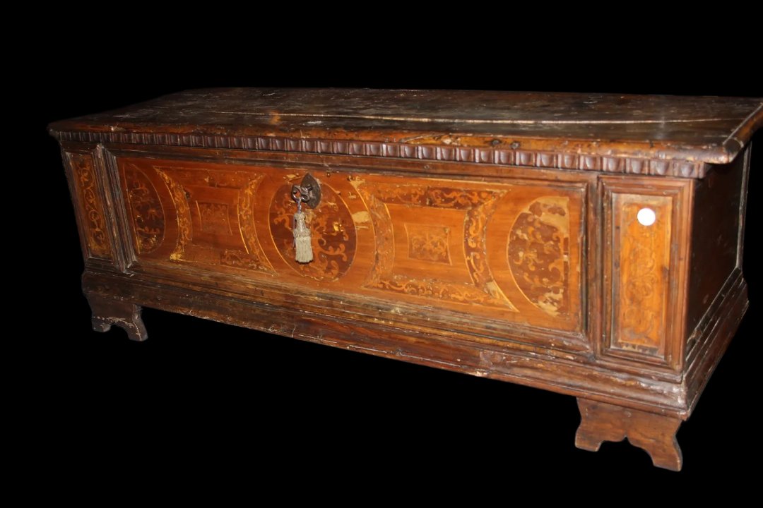 Grande cassapanca italiana veneta del 1600 in legno di noce-photo-4