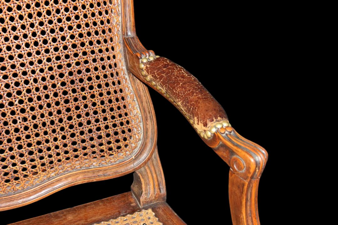 Coppia di poltrone francesi della seconda metà del 1800, stile Luigi XV, in legno di noce-photo-4