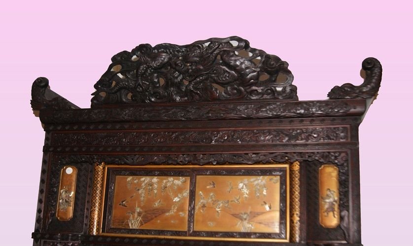Grande maestosa credenza cinese di metà 1800 in legno, con pannelli decorati con applicazioni-photo-2