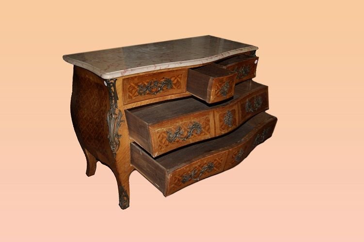 Comò francese della seconda metà del 1800, stile Luigi XV, in legno di bois de rose riccamente -photo-4