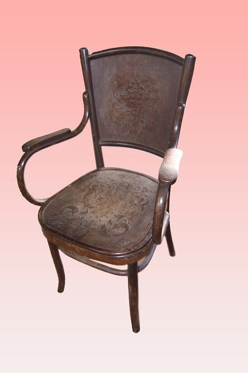 Poltrona Thonet Nord Europa di inizio 1900 in legno di faggio tinto noce curvato