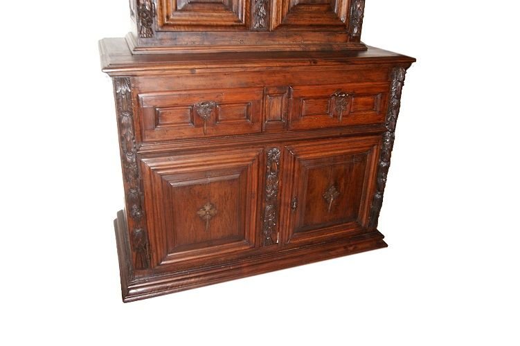 Credenza doppio corpo italiana di fine 1500, Rinascimento, in legno di noce e quercia-photo-3