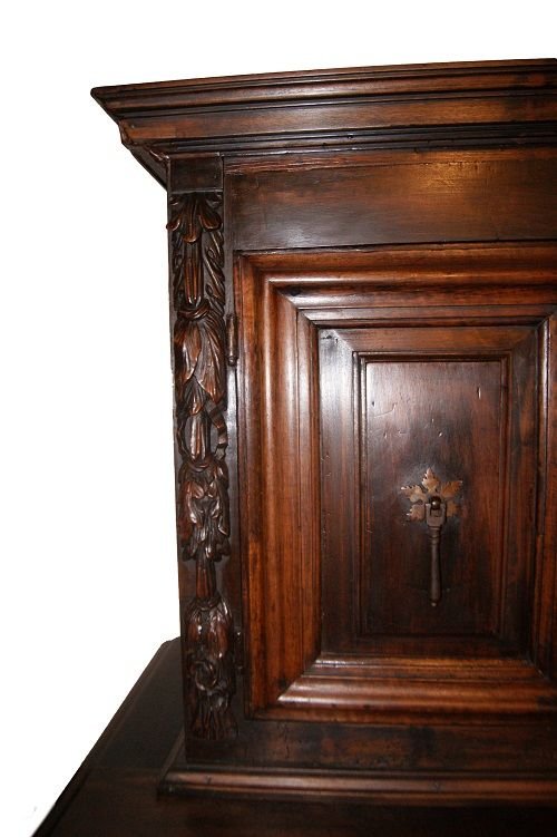 Credenza doppio corpo italiana di fine 1500, Rinascimento, in legno di noce e quercia-photo-4