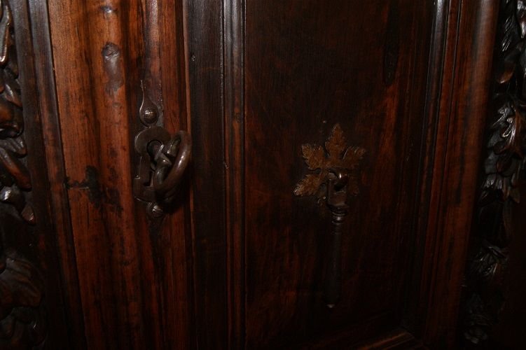 Credenza doppio corpo italiana di fine 1500, Rinascimento, in legno di noce e quercia-photo-2