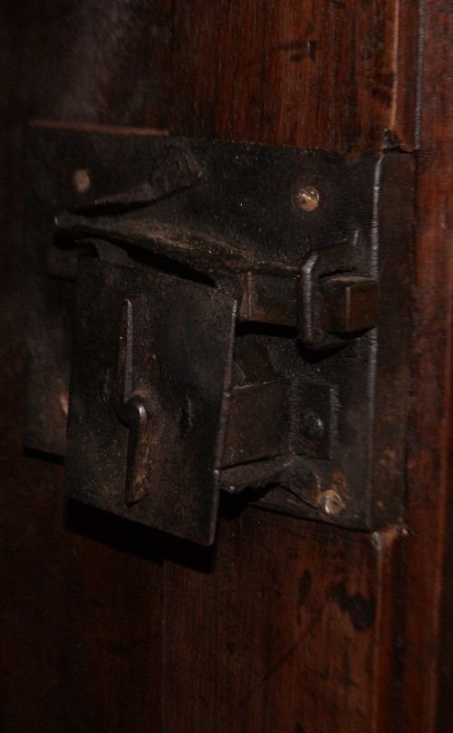 Credenza doppio corpo italiana di fine 1500, Rinascimento, in legno di noce e quercia-photo-3