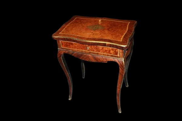 Toilette francese della prima metà del 1800, stile Luigi XV, in legno di bois de violette