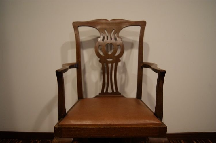 Gruppo di 2 capotavola inglesi di inizio 1900 stile Chippendale in legno di mogano con seduta-photo-4