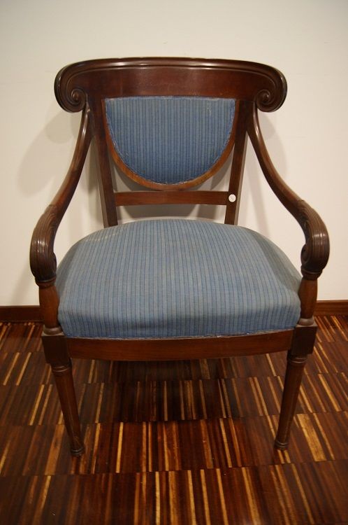 Poltrona da scrivania francese della metà del 1800, stile Direttorio, in massello di mogano