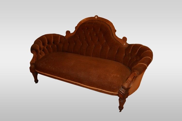 Divano inglese di metà 1800, stile Vittoriano, in legno di noce e radica di noce