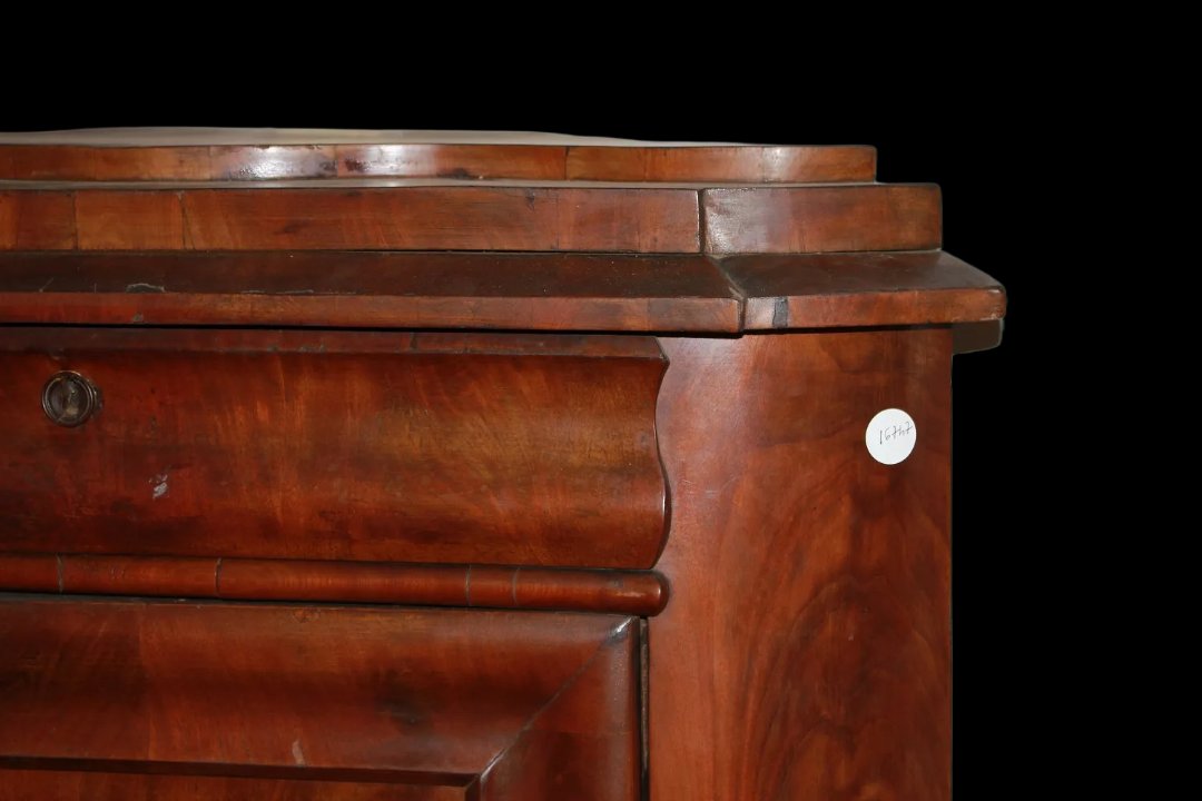 Coppia di angoliere Nord Europa di metà 1800, stile Biedermeier, in legno di mogano e piuma di -photo-3