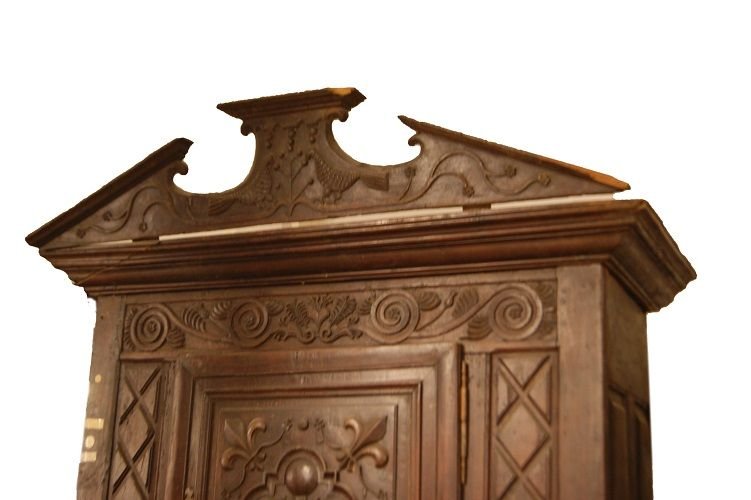 Stipo italiano, fiorentino, del 1600 in legno di noce. Presenta cappello a tempietto, 2 ante e -photo-2