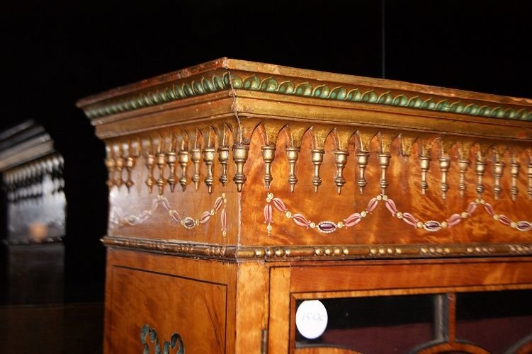 Vetrinetta inglese della seconda metà del 1700, stile Sheraton, in legno di satinwood-photo-2
