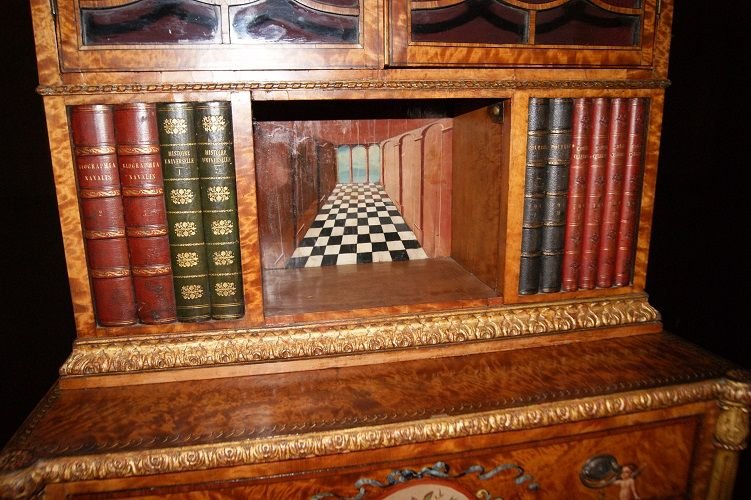 Vetrinetta inglese della seconda metà del 1700, stile Sheraton, in legno di satinwood-photo-3