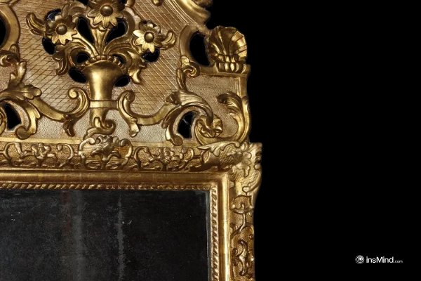 Specchiera francese della seconda metà del 1700 in legno dorato foglia oro. Presenta elaborata -photo-1