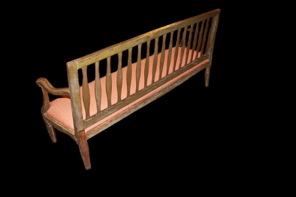 Divano italiano di fine 1700, stile Luigi XVI, in legno dorato. Presenta schienale a giorno con-photo-1