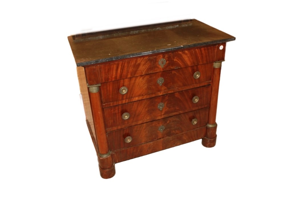 Piccolo cassettone francese della seconda metà del 1800, stile Impero, in legno di mogano