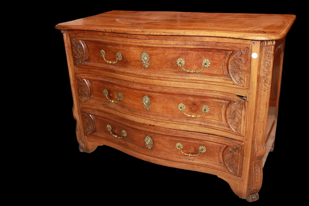 Cassettone francese di fine 1600 inizio 1700 in legno di noce