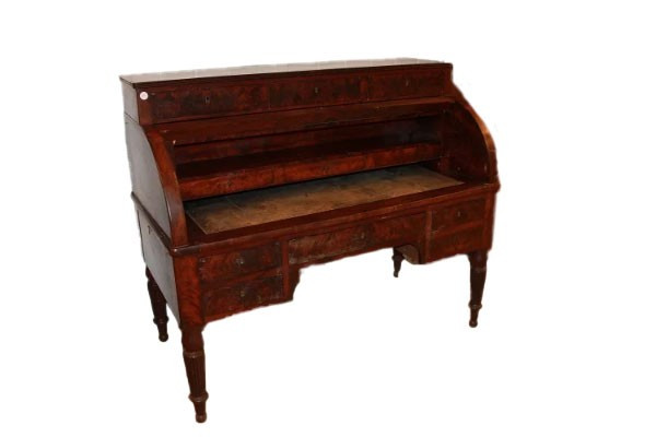 Grande scrivania francese di metà 1800, stile Direttorio, in legno di mogano e piuma di mogano.