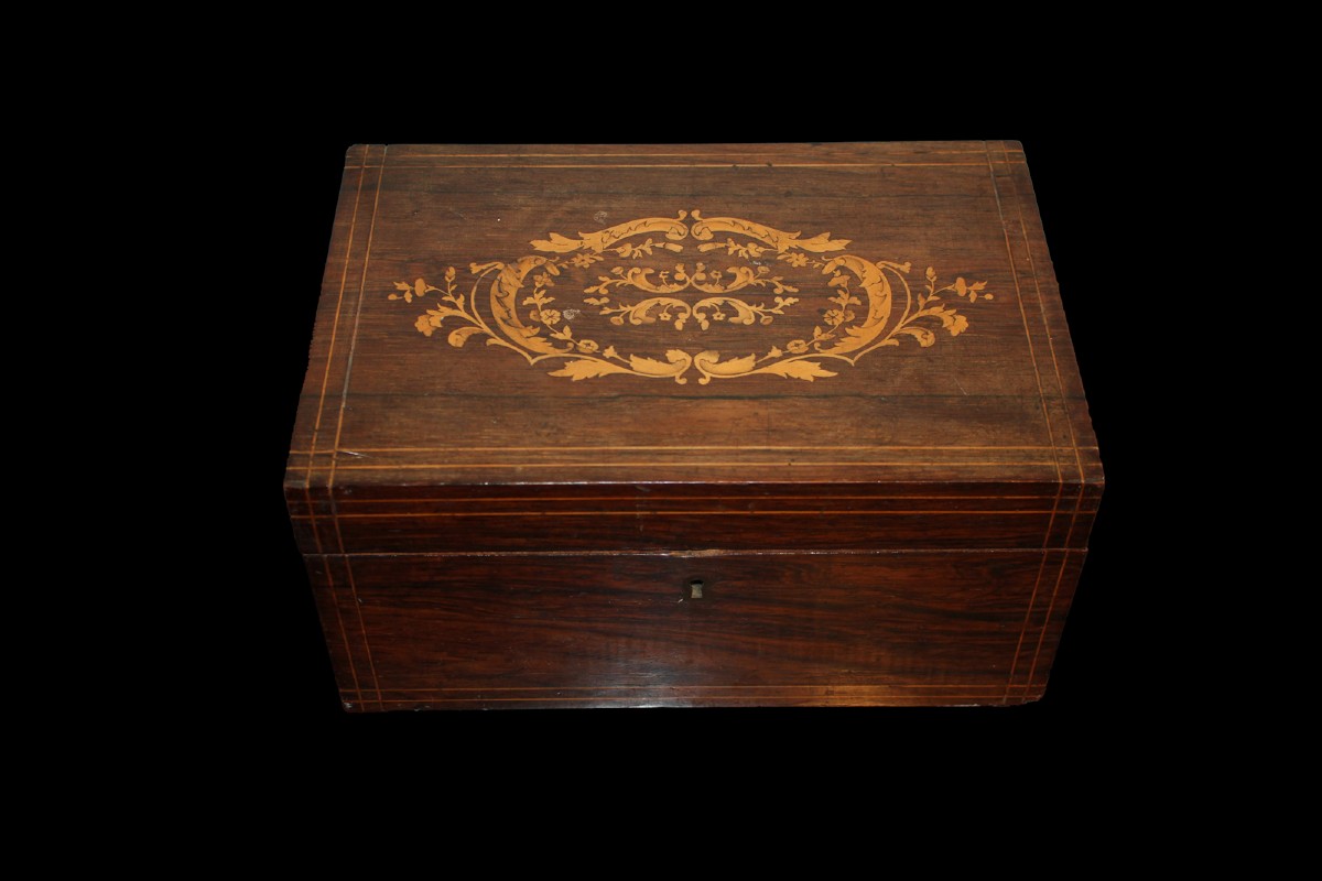 Scatola in palissandro intarsiata stile Carlo X del 1800 francese