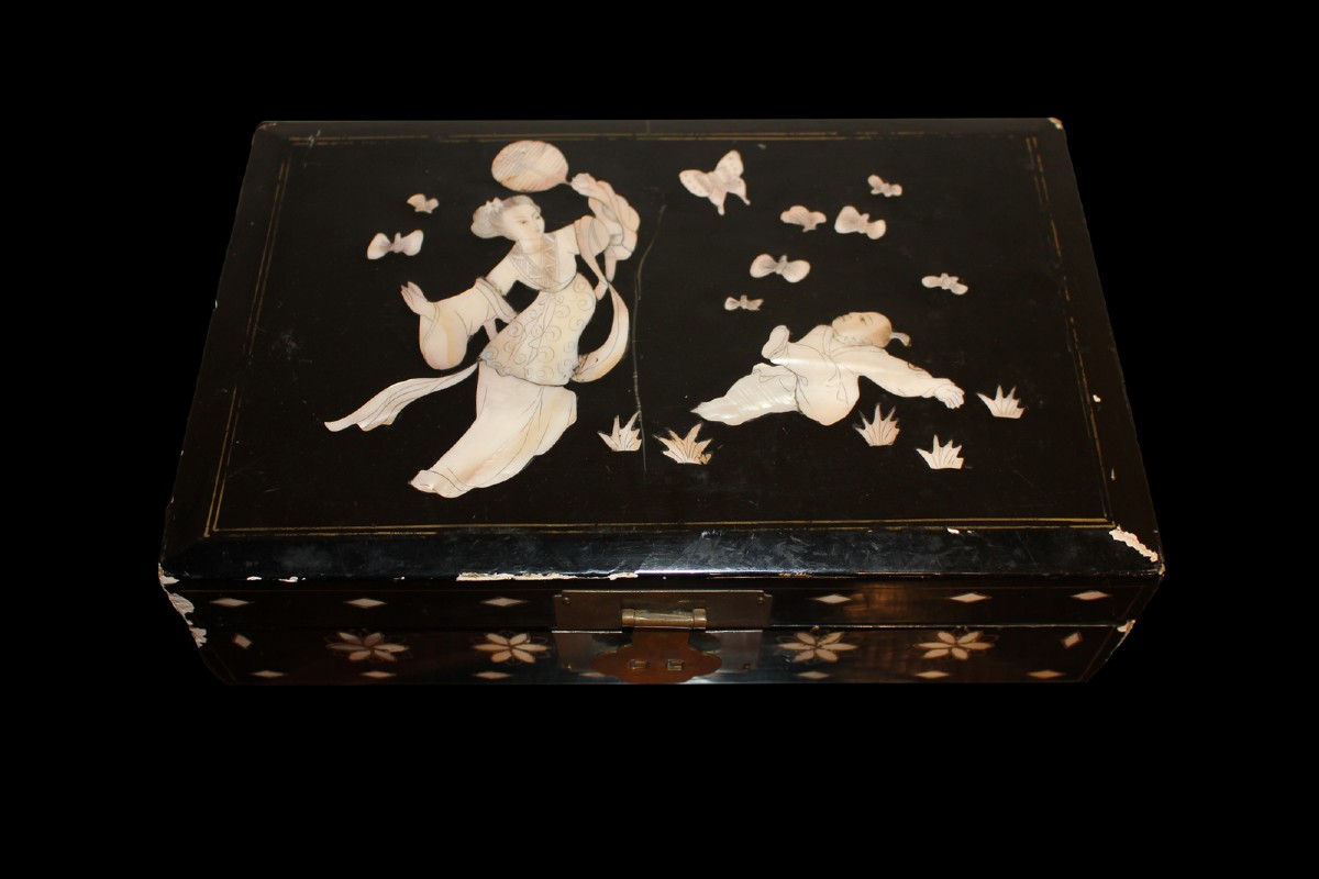 Scatola orientale laccata - XIX secolo