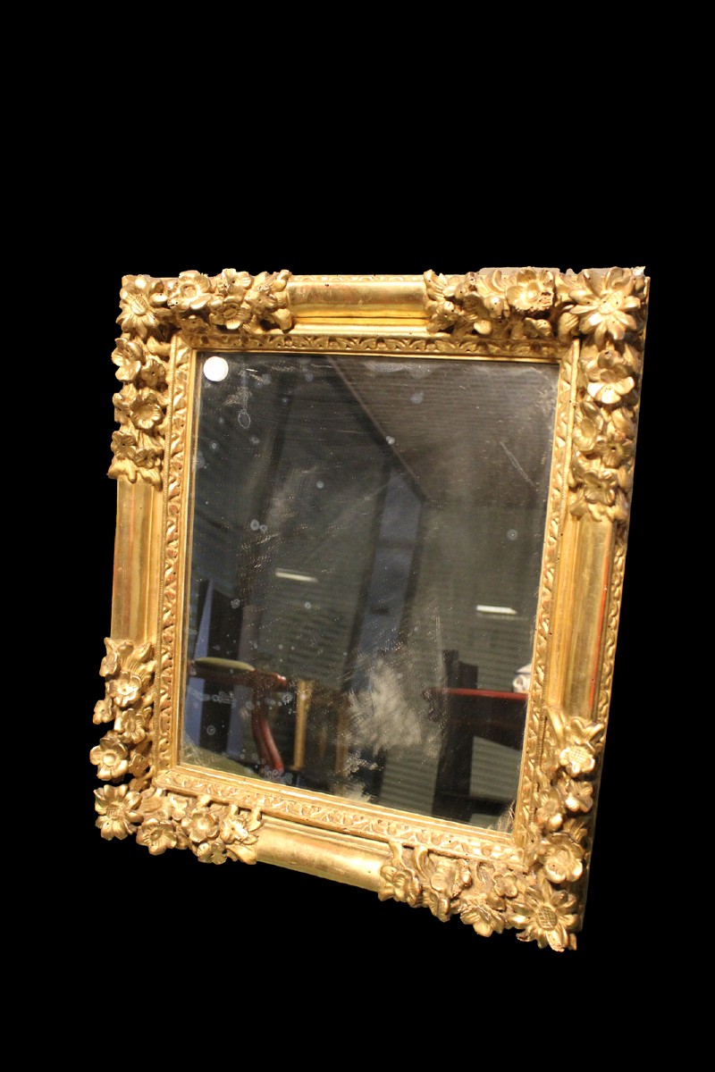 Specchiera riccamente intagliata e dorata - XIX secolo