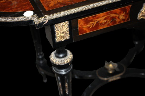 Tavolino Luigi XVI con Alette riccamente intarsiato XIX secolo-photo-4