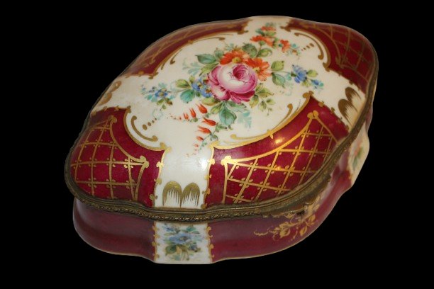 Scatola portagioie in porcellana di Limoges – Fine ’800, Bordeaux con motivi floreali-photo-2