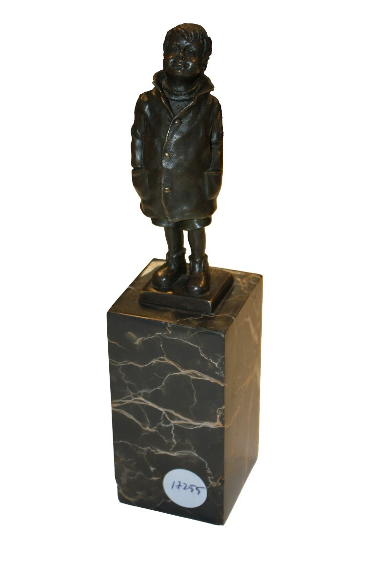 Piccola Scultura Parigina raffigurante Giovane Fanciullo XX secolo