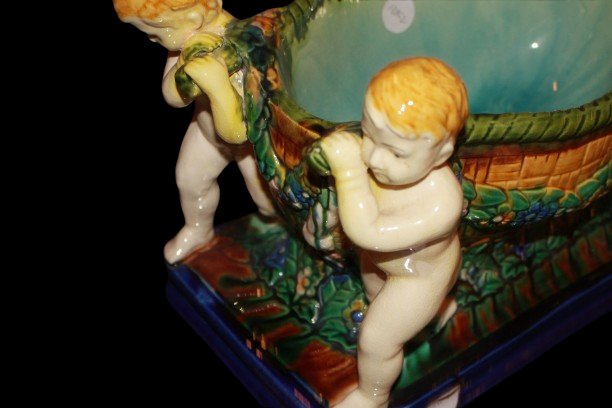 Centrotavola in ceramica di Caltagirone con putti e decorazione floreale-photo-2